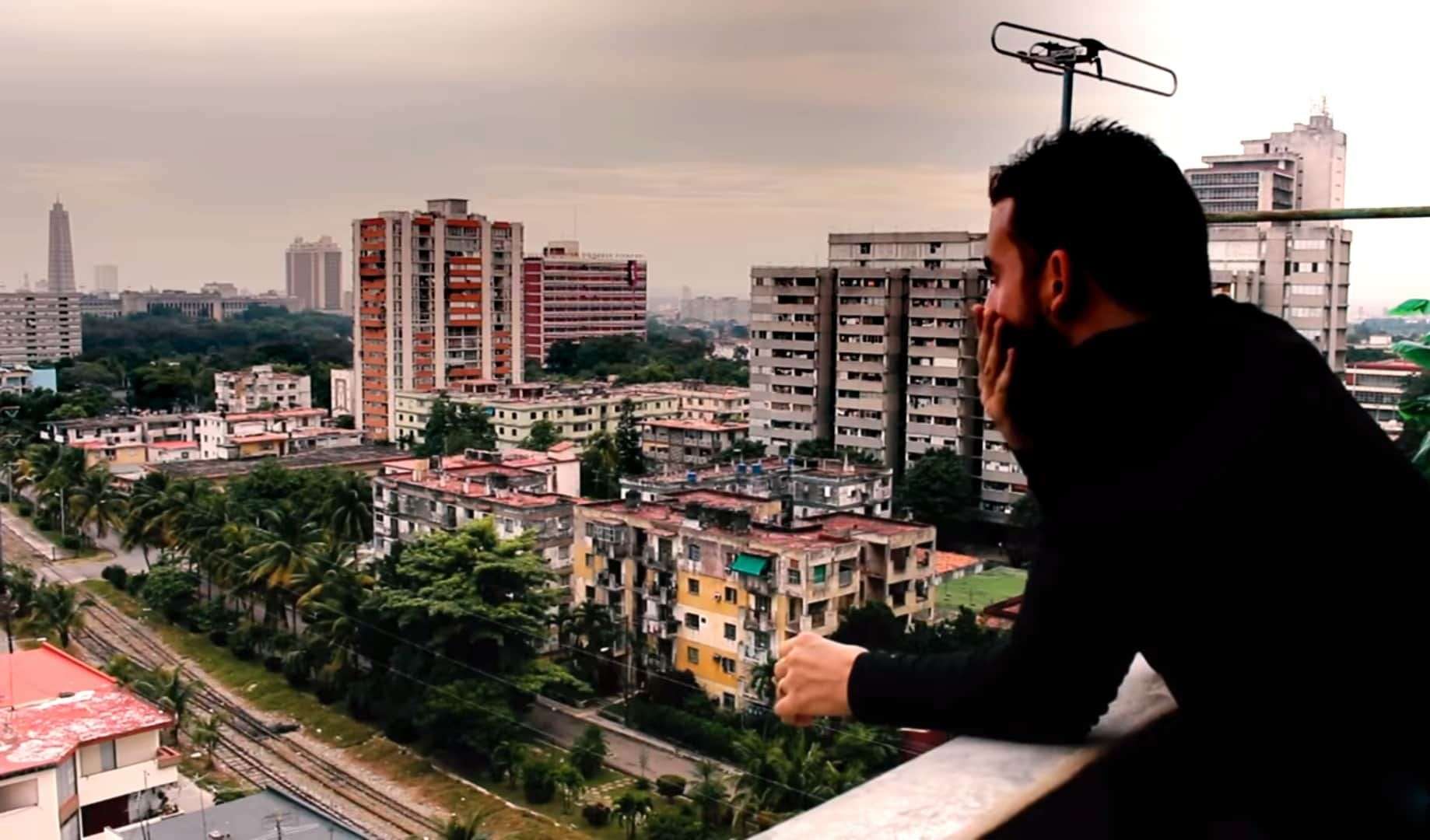 un joven cubano habla de Fidel Castro sin extremos el día de su muerte