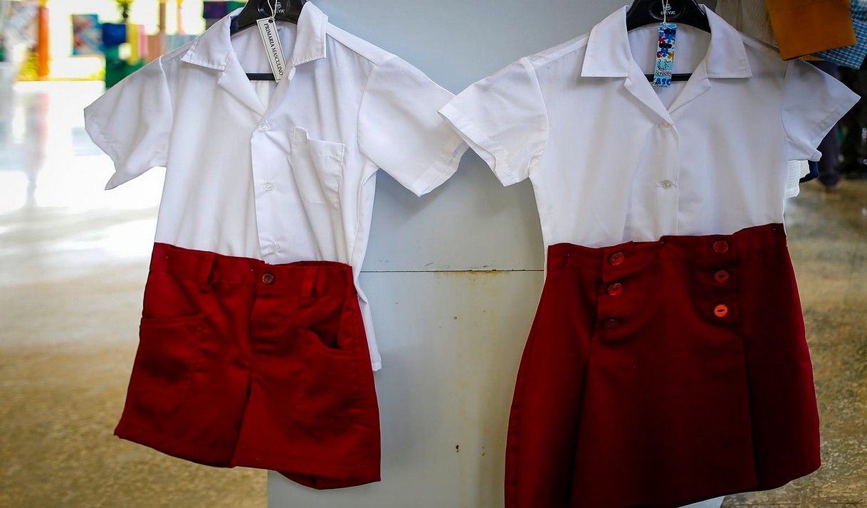 Hacer magia con los uniformes escolares: las madres cubanas entre la inflación y la escasez