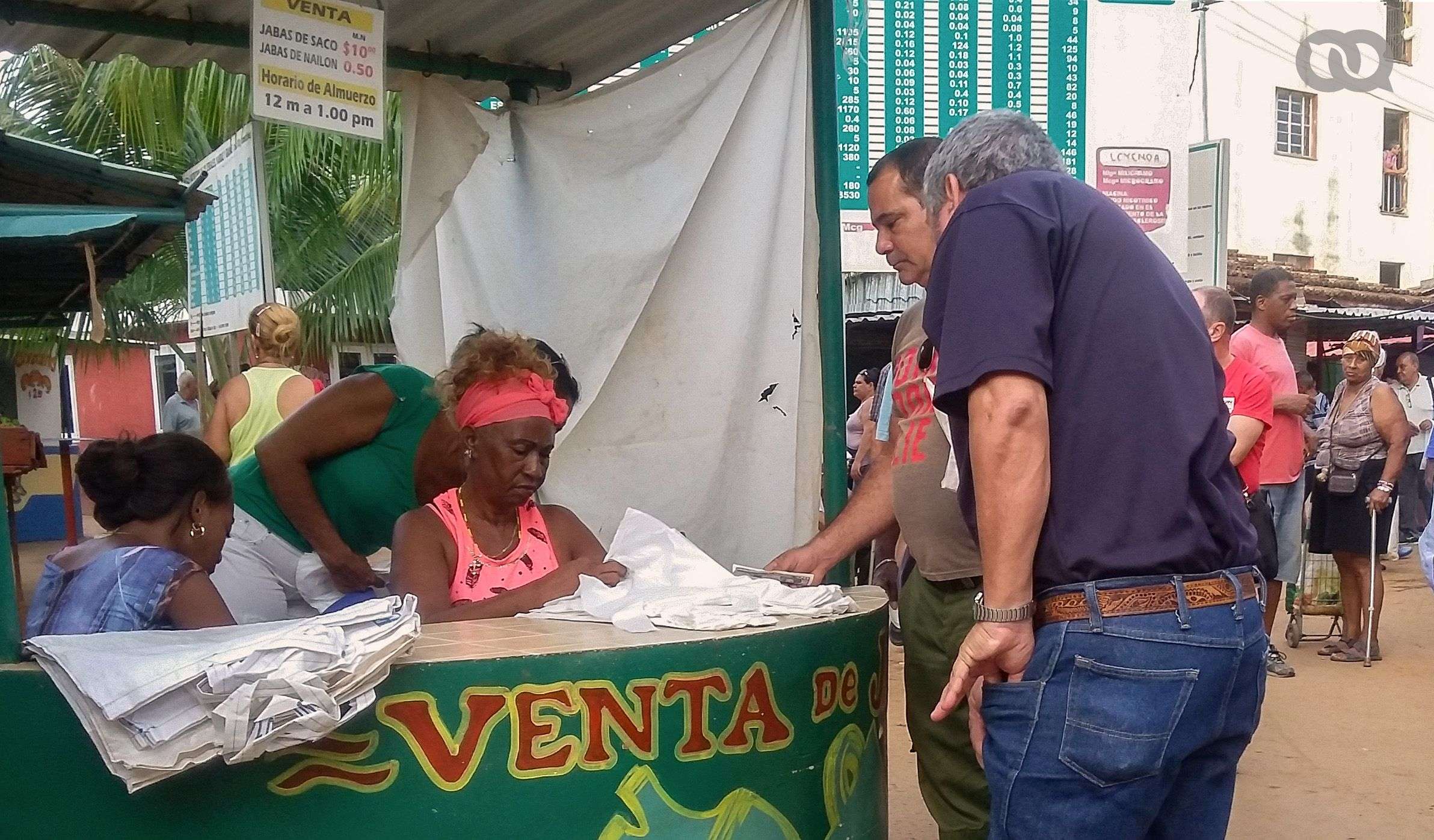Cuentapropistas no pueden vender bolsas de nylon en Cuba
