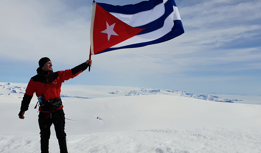 Yandy Núñez en la cima del Elbrus. Foto: cortesía del entrevistado.