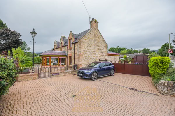 Preview of property Avondale Ardross Road, Alness, IV17 0QA