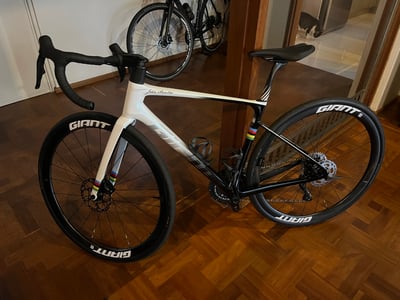 2023 Giant Defy Advanced Pro 2 AXS – Specs, Comparisons, Reviews