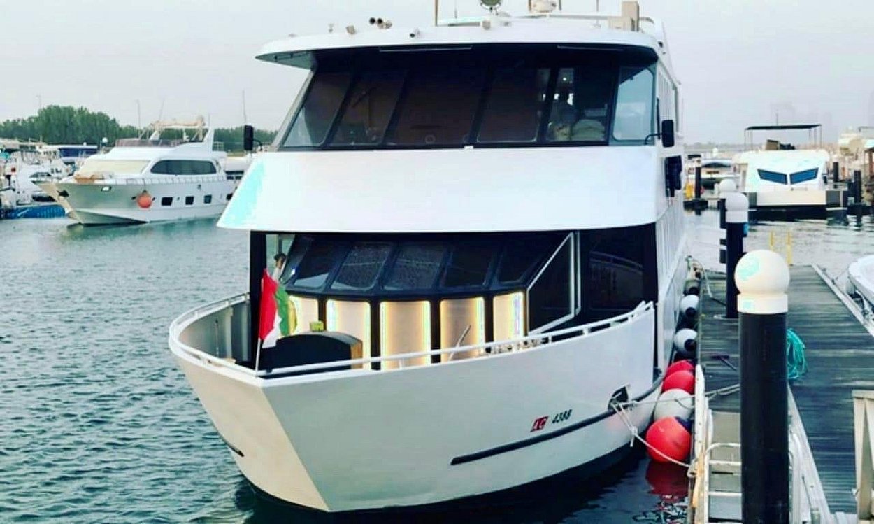 Abu Dhabi Sunset Yacht Dinner Cruise