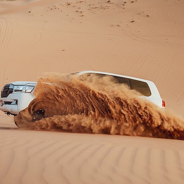Abu Dhabi desert safari 4x4 dune bashing in the Arabian desert