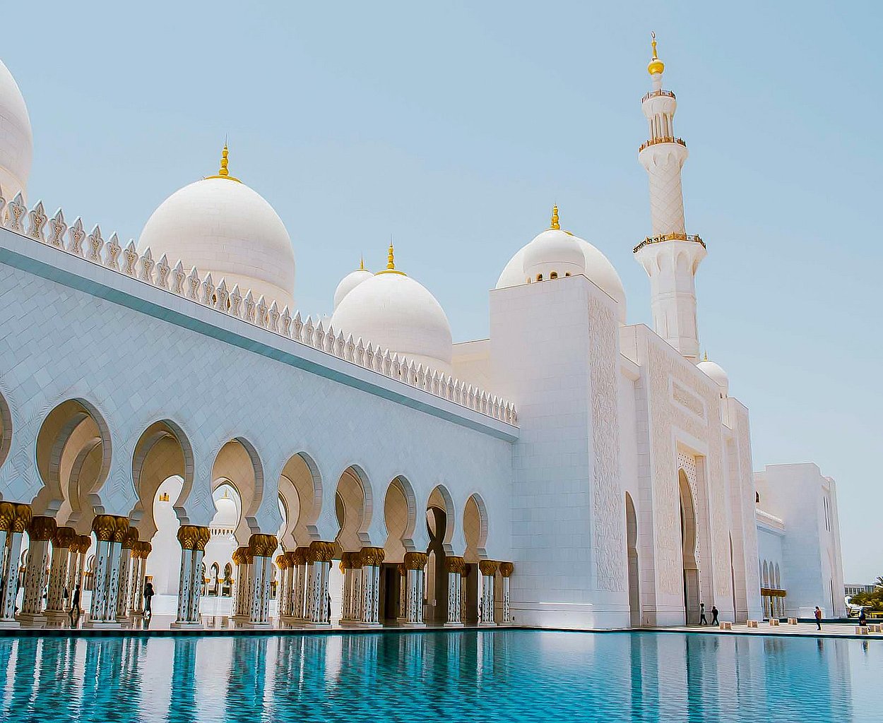 Exterior architecture of the Sheikh Zayed Grand Mosque