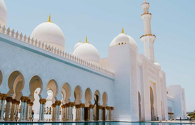 Exterior architecture of the Sheikh Zayed Grand Mosque