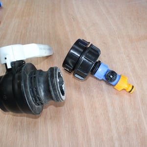 BSP63 IBC ADAPTOR CAP WITH BALL VALVE HOSE TAP FOR CAMLOK STYLE VALVES