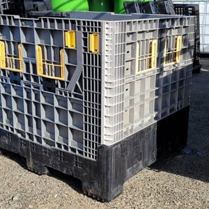 PALLET BIN. FOLDING. 780 LITRE HDPE . ex food grade. NO LID. GREAT CONDITION