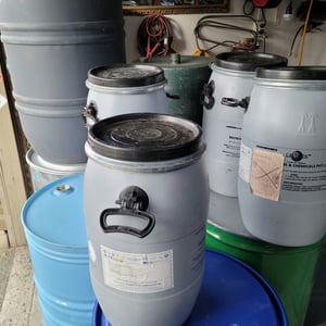 27 LITRE GREY DRUM. LID & CLAMP TYPE. FOOD GRADE NO STOCK