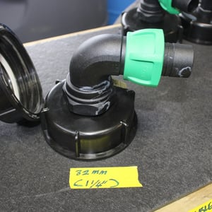 S100 X 8 COARSE THREAD IBC ADAPTOR WITH 32MM BEND HOSE CONNECTOR
