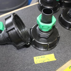 S100 X 8 COARSE THREAD IBC CAP WITH 32MM HOSE CONNECTOR