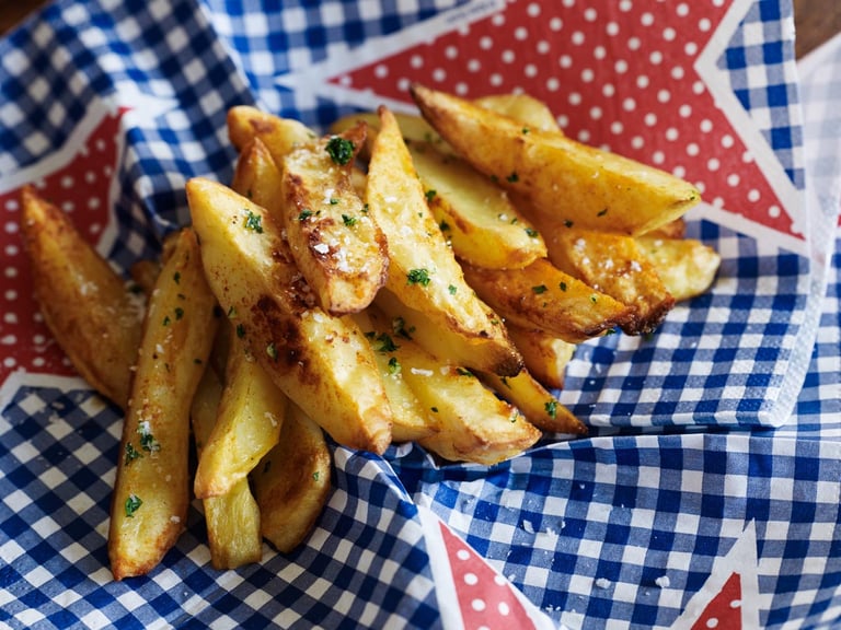 Oven-baked smoked paprika fries