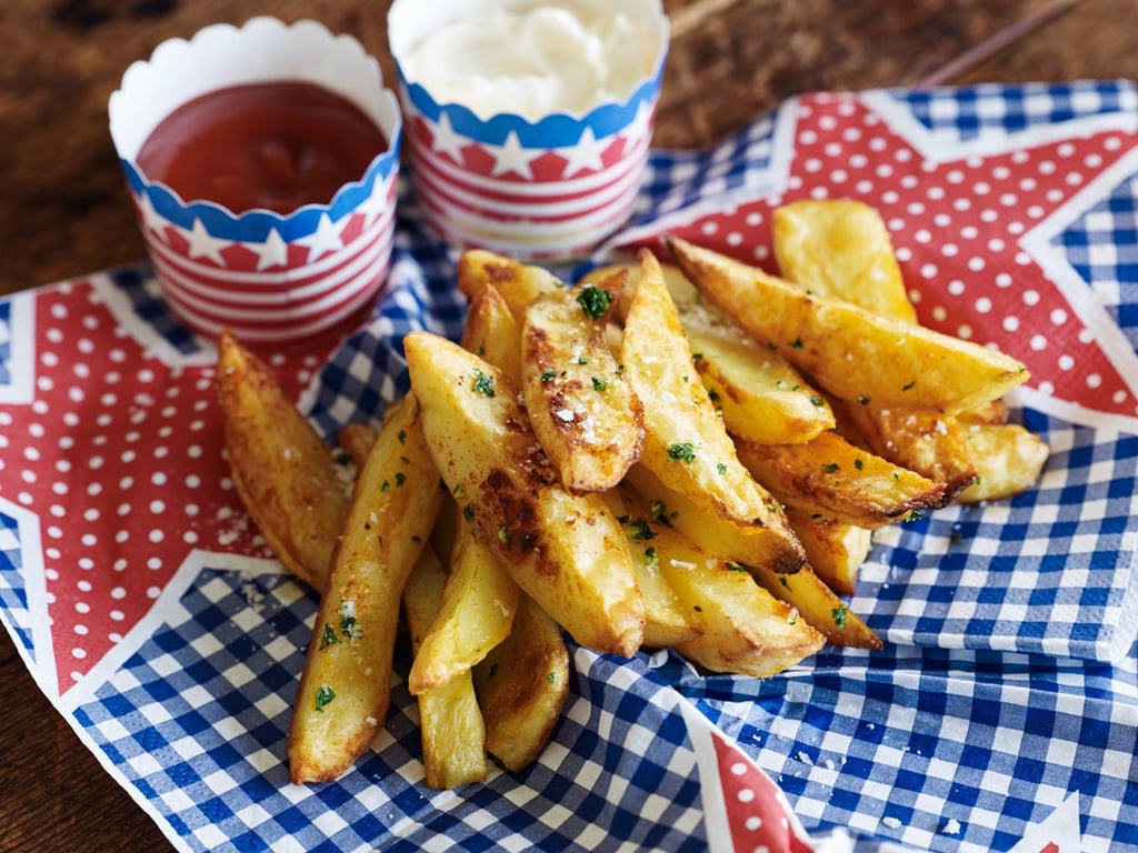 Smoked paprika fries & condiments