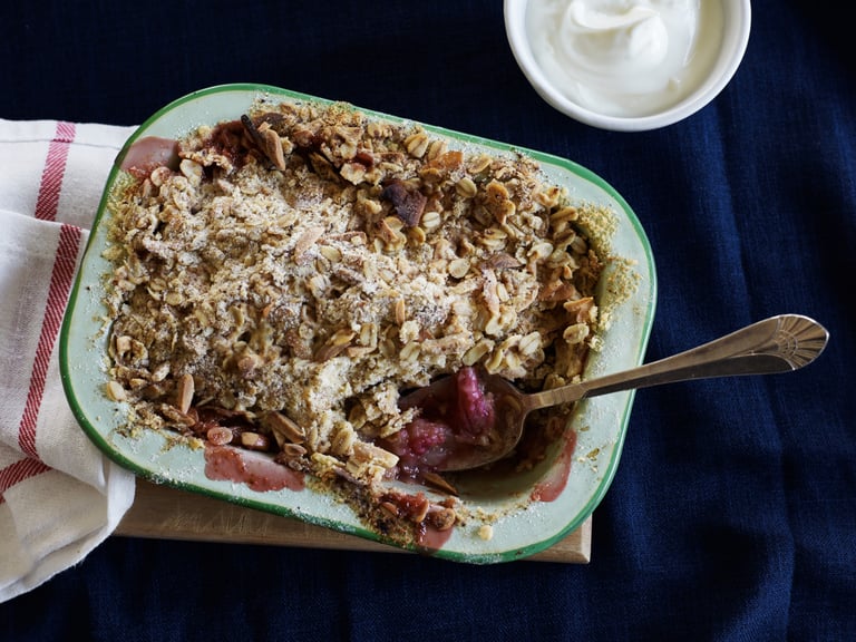 Rhubarb,apple & ginger crumble