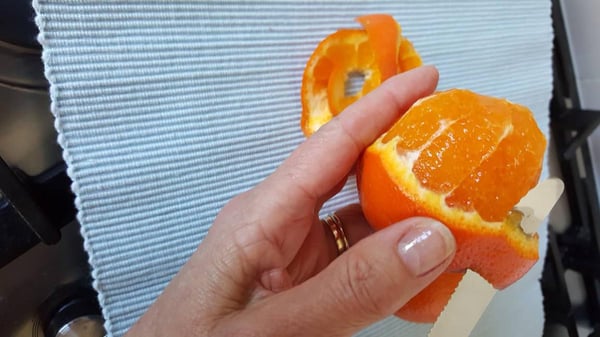 Peeling tangelo
