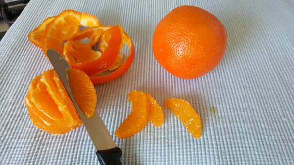 Peeling tangelo