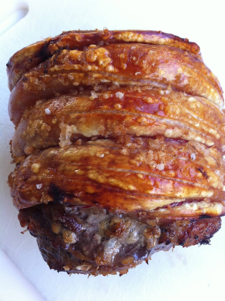 Sliced roast pork and crackling
