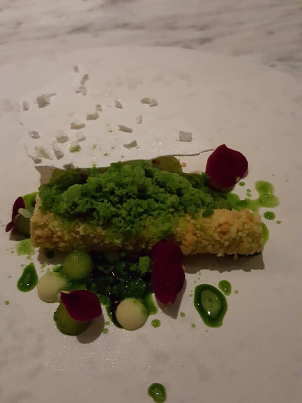 Sheep's yoghurt, apple dill