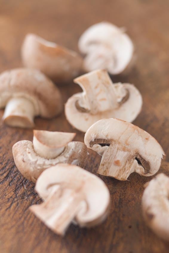 Button mushrooms with thyme