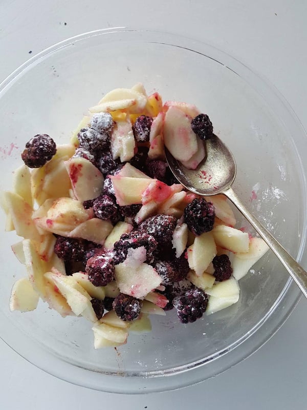 Blackberry & apple filling