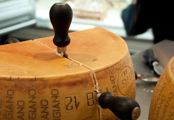 Parmigiano-Crack-18_web-700x482