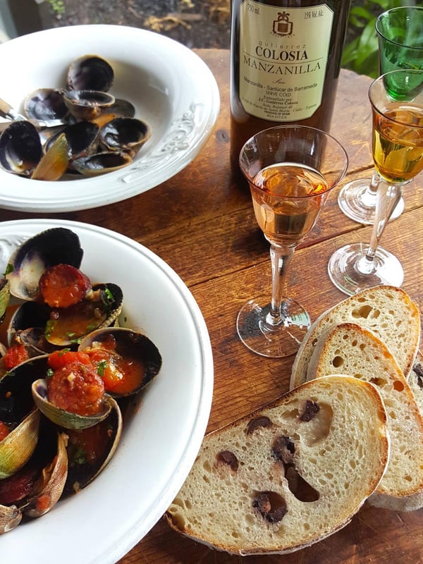 Clams & Manzanilla