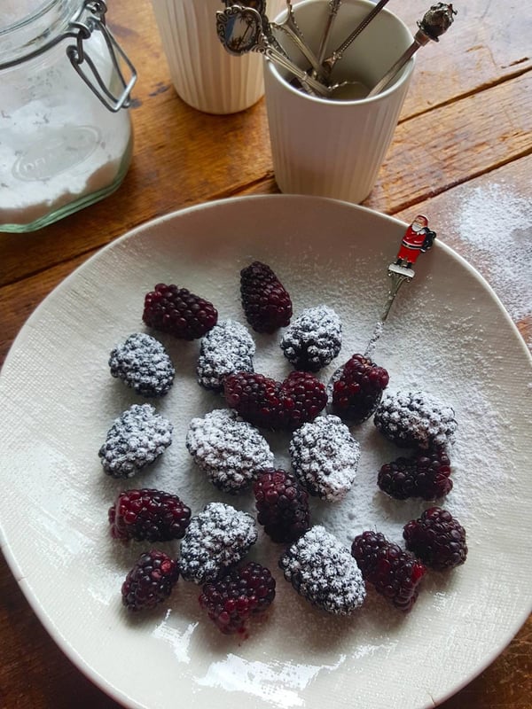 Build a plate of berries 2