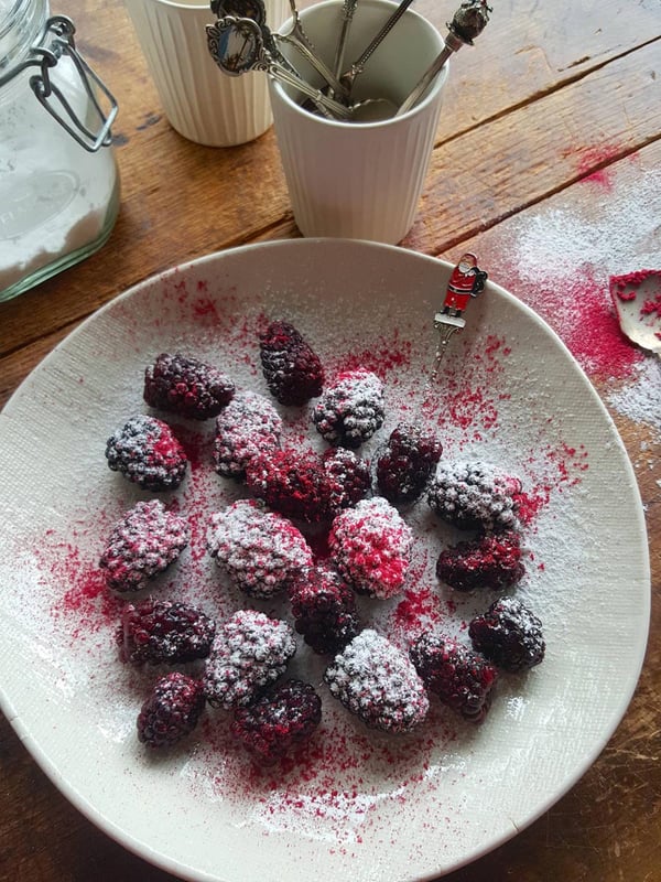 Build a plate of berries 3