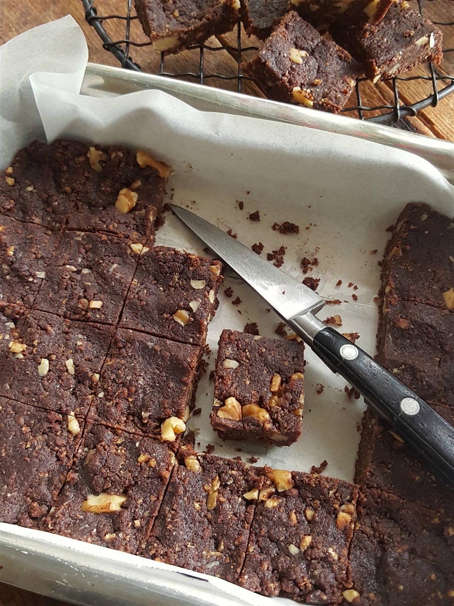Quick No-Bake Chocolate Fudgey Slice 1