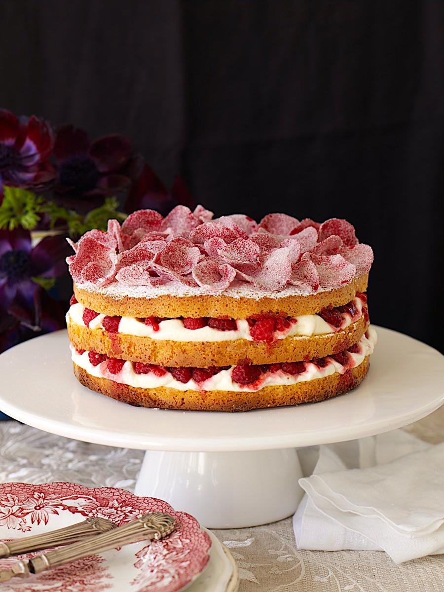 Feather-light Sponge with Rose Petals