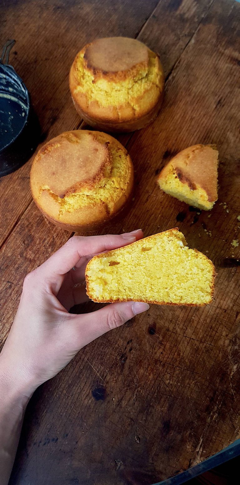Golden 'n fluffy cornbread