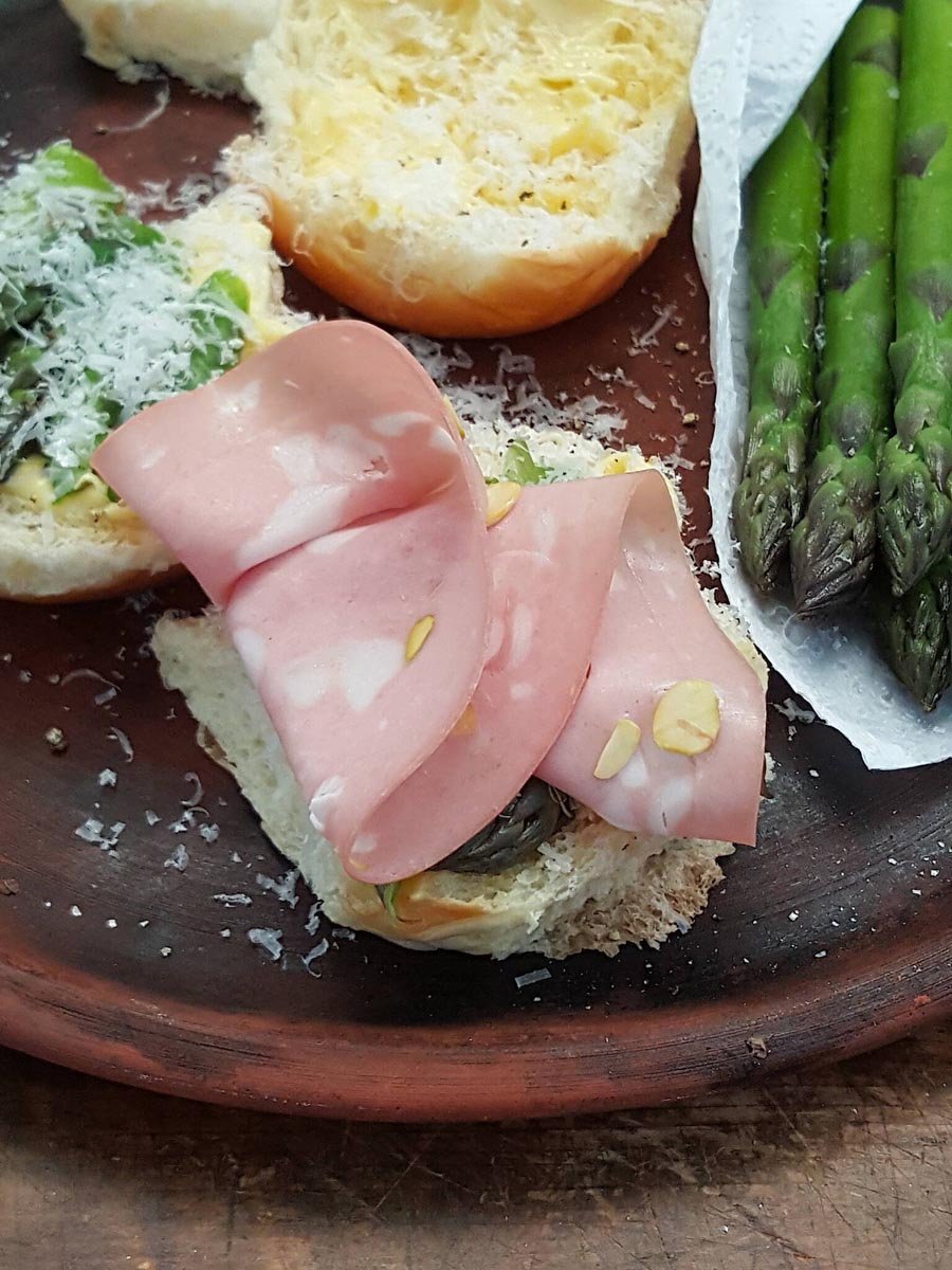 Fresh Asparagus Rolls