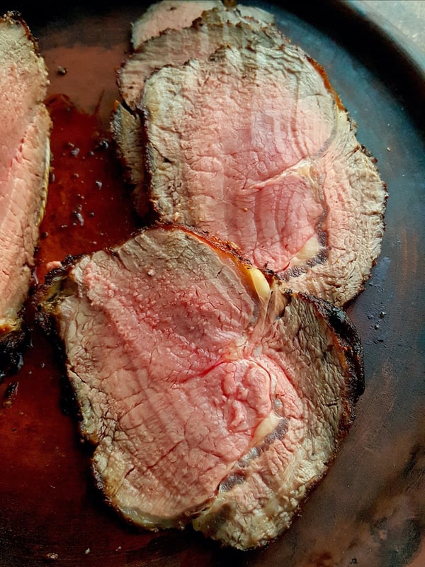 Roasted Spiced Scotch Fillet|Fancy beef sandwich|Coriander sauce|Roasted Spiced Scotch Fillet|Roasted Spiced Scotch Fillet
