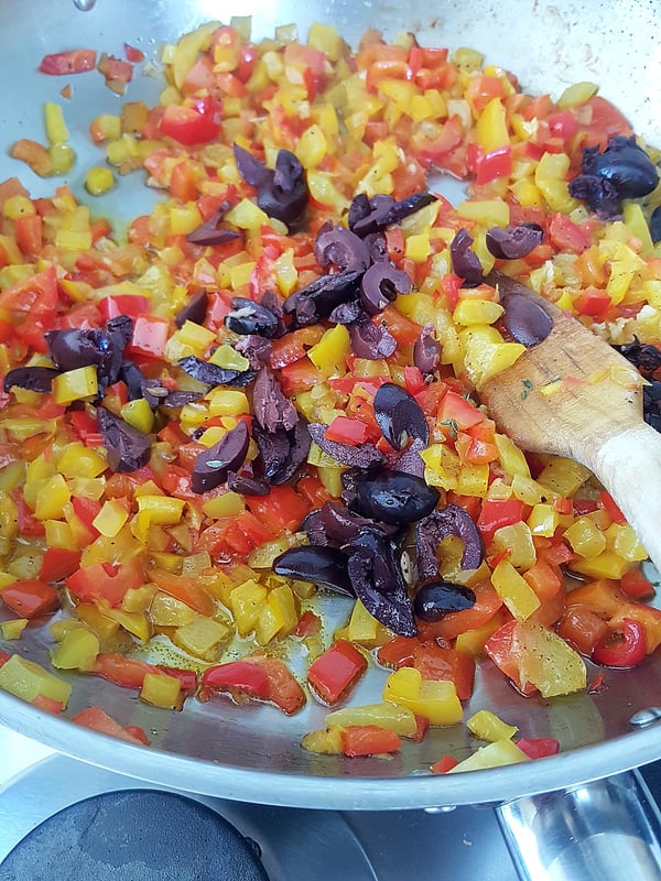 Rigatoni with Peppers & Olives
