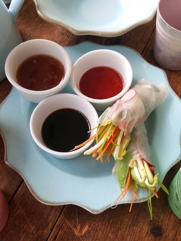 Rice paper rolls with crisp vegetables