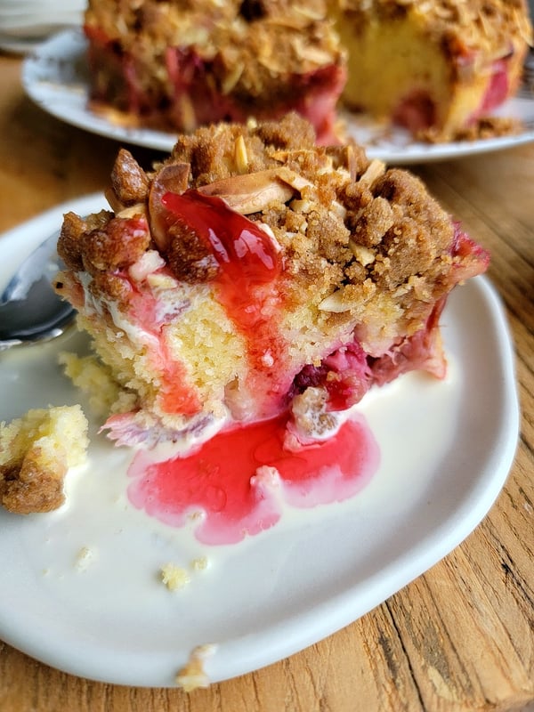 Rhubarb Crumble Cake