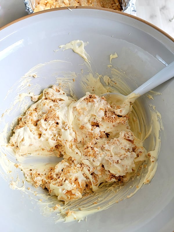 break the meringues into rough pieces and mix gently with the crème frâiche
