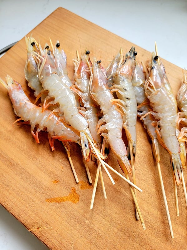Prawns on Skewers with Green Chilli Avocado Dip