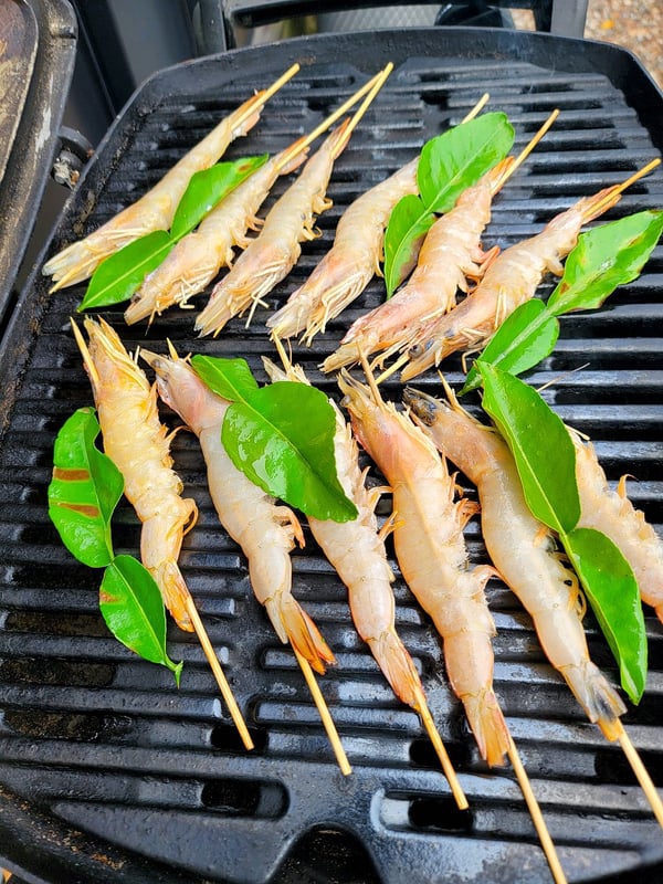 Prawns on Skewers with Green Chilli Avocado Dip