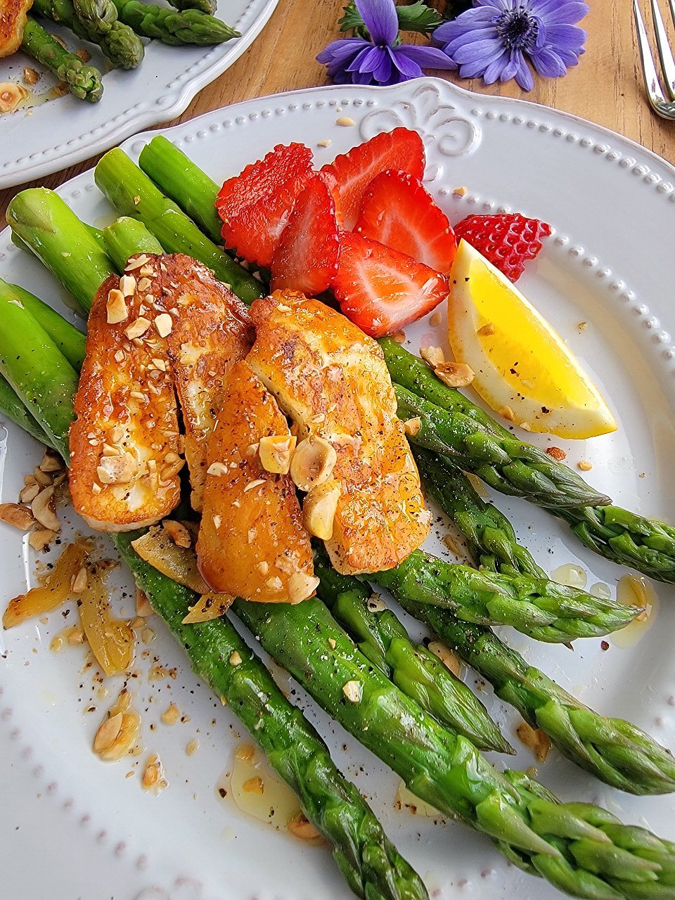 Asparagus with Sizzling Haloumi