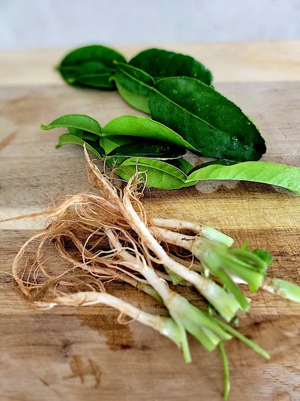 Coriander roots & makrut lime leaves