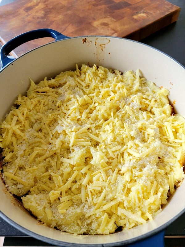 Chilli con Carne with Cheesy Crust