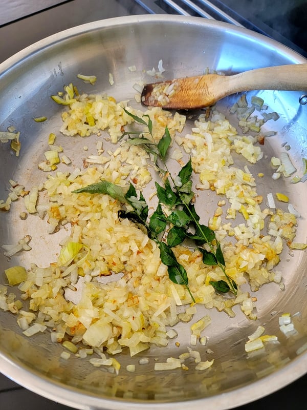 Fried Mushrooms with Curry Leaves