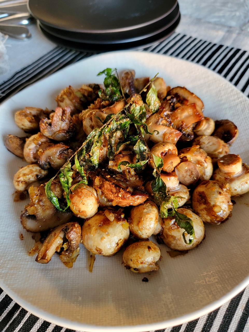 Fried Mushrooms with Curry Leaves