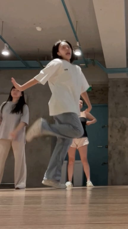 芳瑜 王
