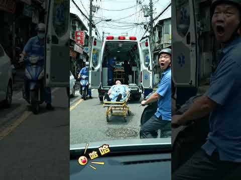 AI創作。救護車:  我是不是忘了什麼？