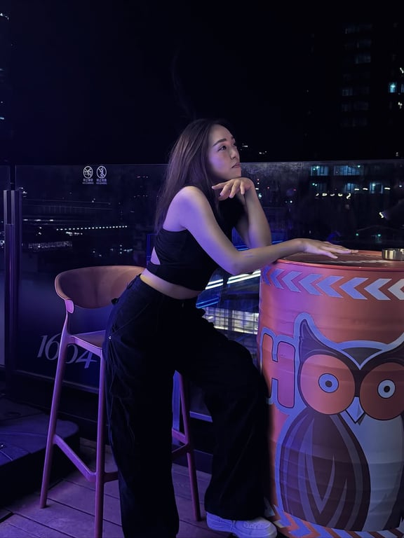 芳瑜 王