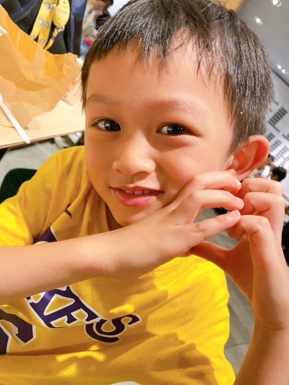 管家的日常生活也很重要，今天要解決的是哥哥跟弟弟誰先洗澡的爭論。🐶🤣
