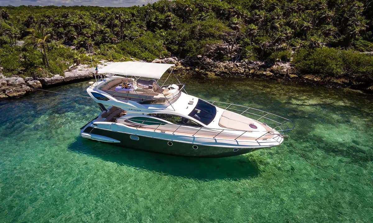 Azimut 43 yacht charter in Tulum