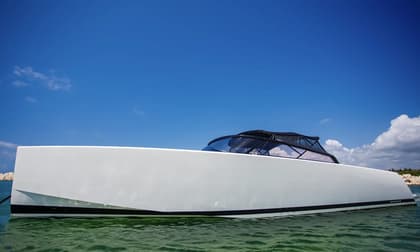 Van Dutch 40, private charter in Tulum
